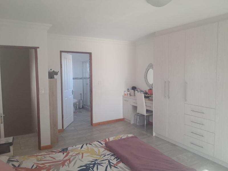 4 Bedroom Property for Sale in Avondale Western Cape